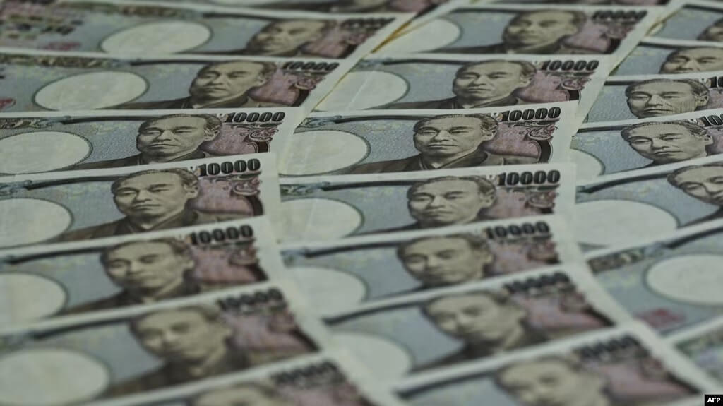 بهای ین ژاپن در برابر دلار آمریکا به پایین‌ترین سطح خود طی ۳۴ سال گذشته سقوط کرد و ارزش هر دلار به ۱۵۱.۹۷ ین رسید.